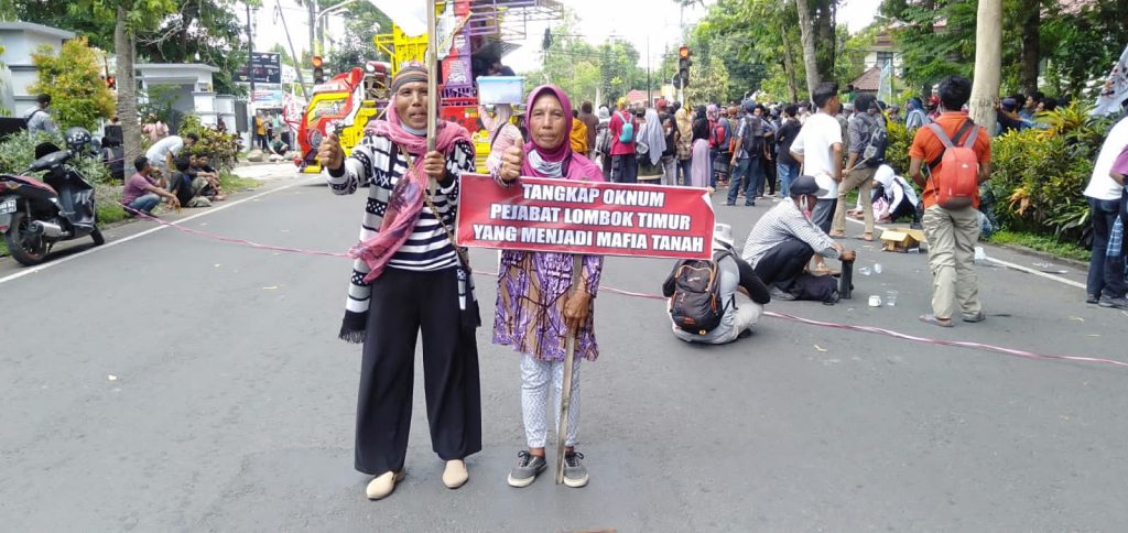 PEREMPUAN AMAN Montong Baan Berjuang atas Wilayah Adat